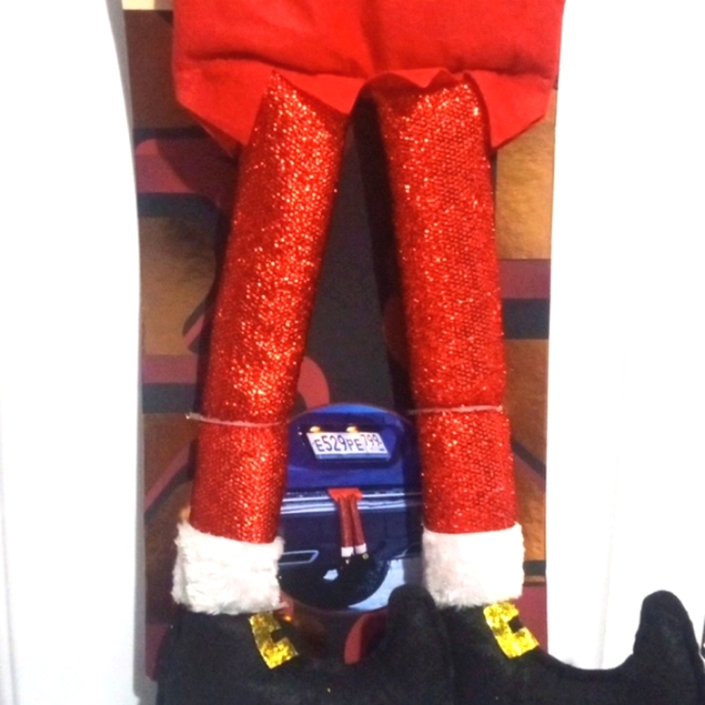 CURIOUS COMFORTS FESTIVE SANTA LEGS HOLIDAY AUTOMOBILE TRUNK DECOR SIZE OS NWT